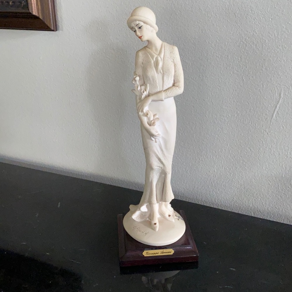 Giuseppe Armani “Lady with Flowers” figurine